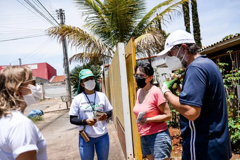 Ação esclarece moradores da Vila Planalto sobre coleta seletiva