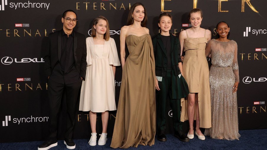 Maddox Jolie-Pitt, Vivienne Jolie-Pitt, Angelina Jolie, Knox Jolie-Pitt, Shiloh Jolie Pitt e Zahara Jolie Pitt