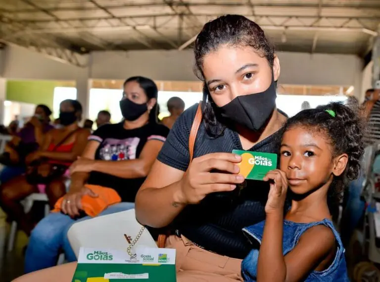 Ao vivo: Caiado entrega cartões do Programa Mães de Goiás e Chromebooks em Padre Bernardo