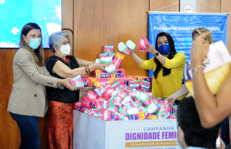 Campanha doa 11 mil absorventes para escolas públicas