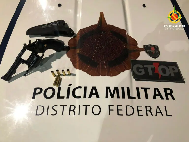 Casal tenta convencer policiais que tiro é bombinha