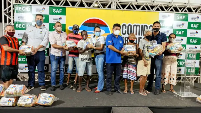 Comida na Mesa: Governo do Estado realiza entrega de cestas básicas para moradores do Residencial Camboa