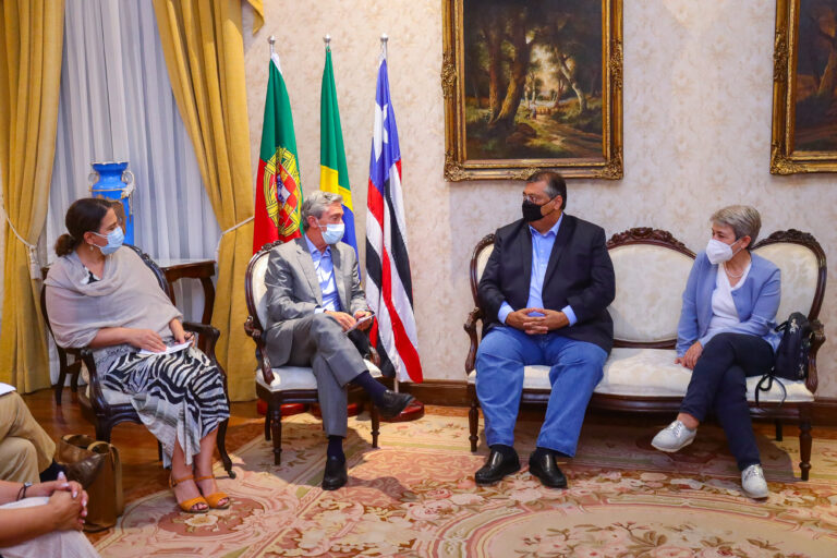 Comitiva da Embaixada de Portugal no Brasil é recebida por Flávio Dino no Palácio Dos Leões
