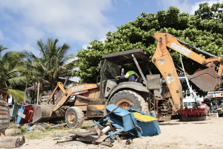 Convívio Social promove reordenamento de jangadas na orla da Ponta Verde