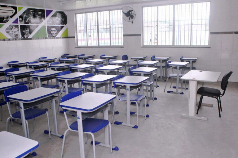 SEC divulga aviso de licitação para ampliação e modernização de escolas em Riacho de Santana, Sítio do Mato e Iuiu