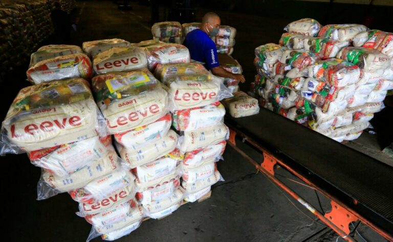 Governo de Goiás entrega 70 mil cestas básicas no mês de setembro