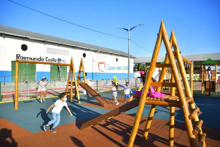 Governo do Ceará inaugura brinquedopraça e academia ao ar livre em Groaíras e Pindoretama
