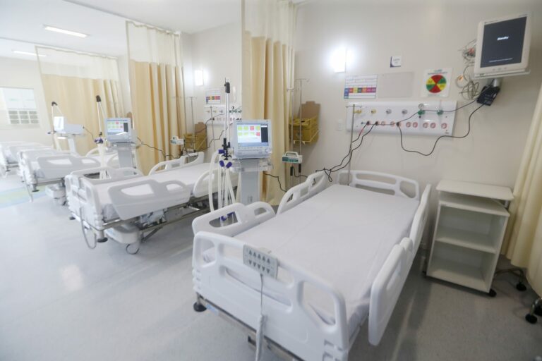 Investimentos de R$ 68 milhões no Hospital Roberto Santos avançam com mais uma UTI reformada
