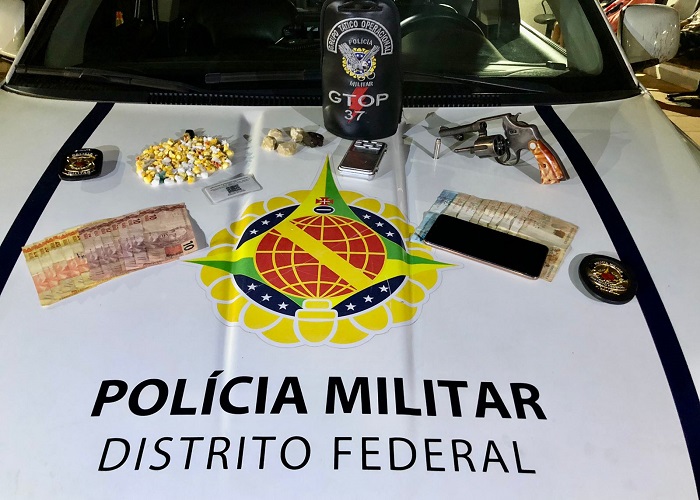 Jovem é preso por tráfico de drogas e porte de arma em Vicente Pires