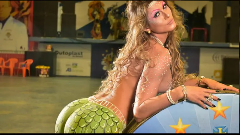 Quer surra de sensualidade? Venha conferir um ensaio ousado de Lívia Andrade: “Uau!”