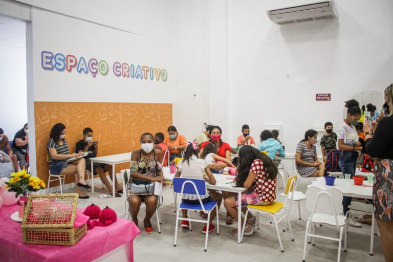 Mães de pacientes participam de Roda de Conversa sobre Outubro Rosa no Shopping da Criança