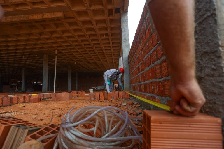 Maranhão é um dos estados que mais ampliam obras e serviços, afirma Valor Econômico