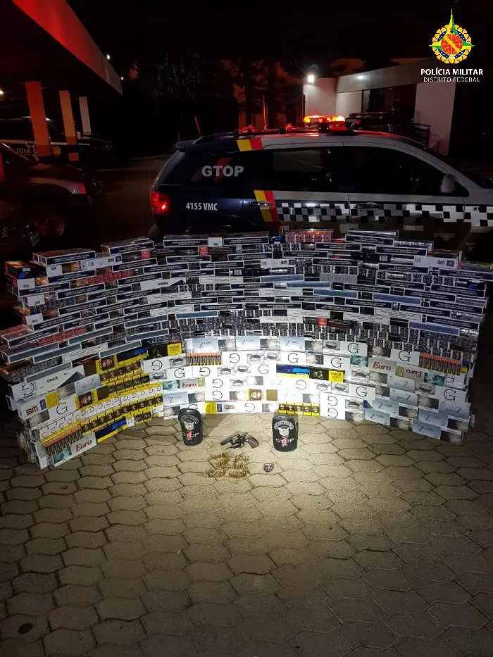 Polícia Militar apreende cerca de seis mil cigarros contrabandeados do Paraguai em Área de Segurança Prioritária. Arma de fogo também é localizada