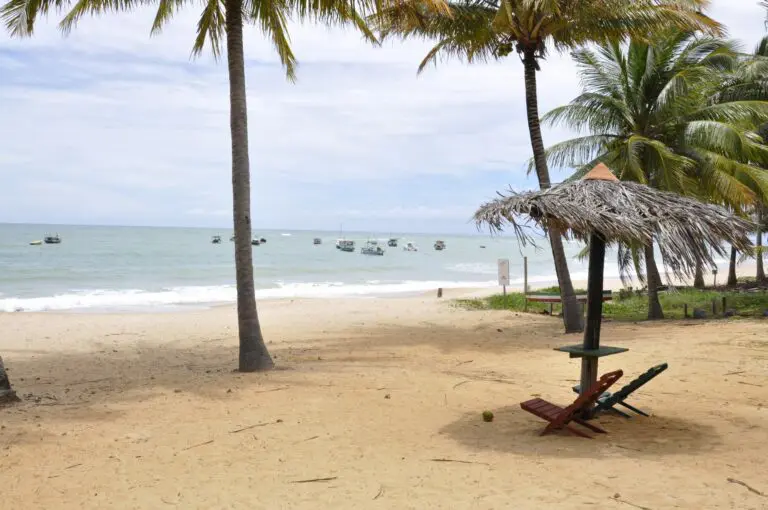 Praias baianas certificadas com selo Bandeira Azul têm esgotamento operado pela Embasa