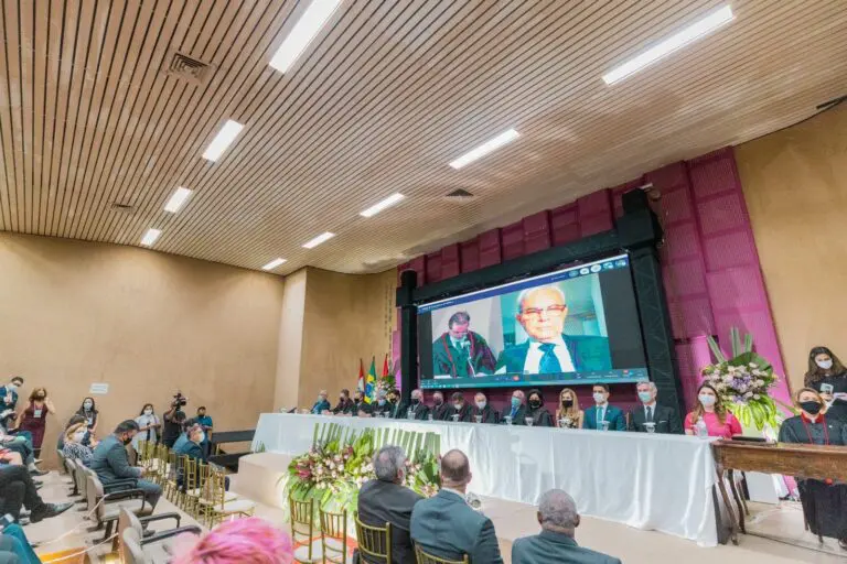Prefeito JHC participa da posse da procuradora Marluce Caldas e destaca papel da mulher