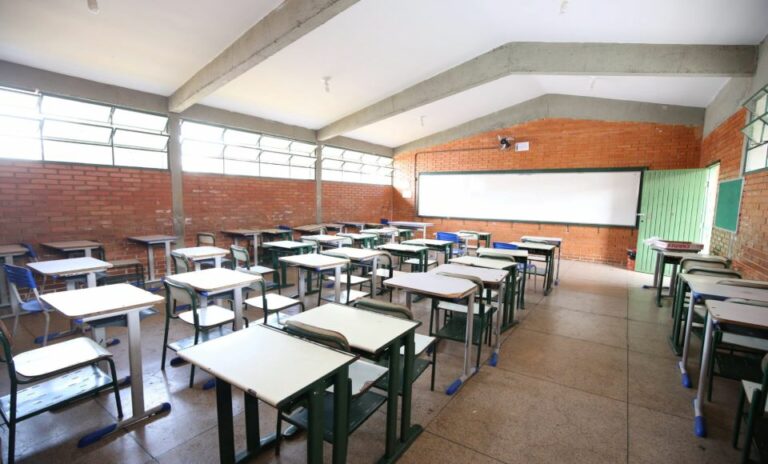 Procon GO orienta pais sobre reajuste das mensalidades escolares para  2022