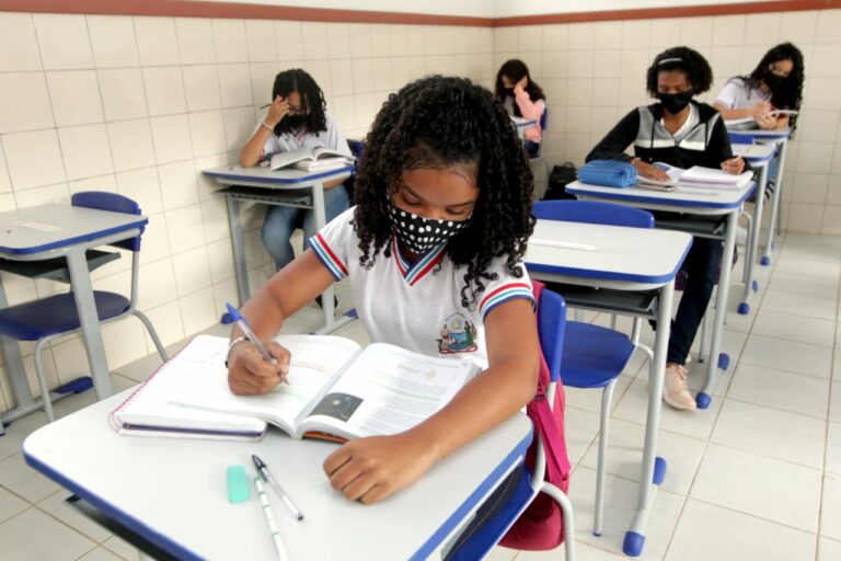 Aulas 100% presenciais na rede estadual de ensino começam na próxima segunda-feira