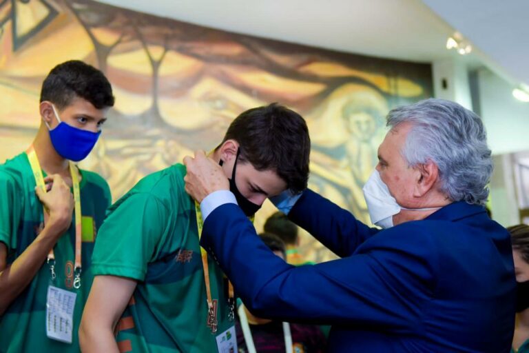 Vencedores da 11ª edição dos Jogos Estudantis de Goiás são premiados