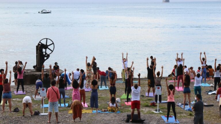 Aula pública gratuita de Yoga volta ao MAM neste domingo (17)