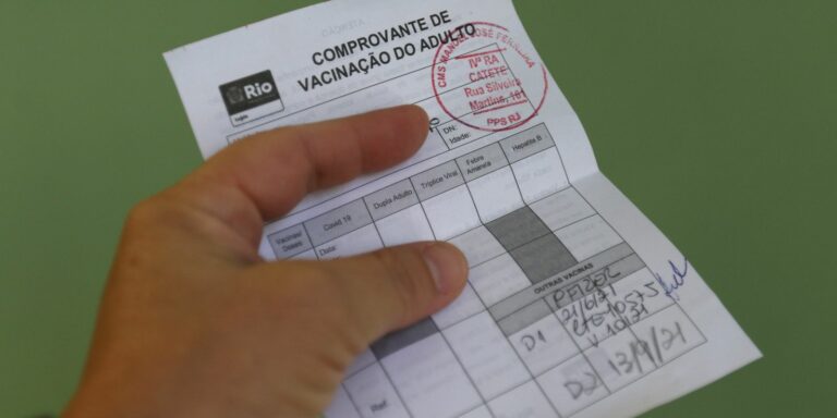 Liberado certificado de vacinação para quem tomou vacinas diferentes