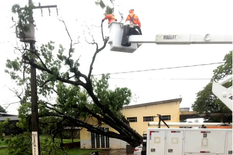 Copel regulariza distribuição de energia e faz balanço de um dos principais temporais já enfrentados