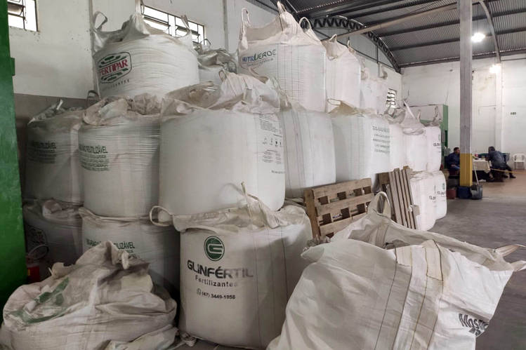 PCPR apreende 111 toneladas de fertilizantes de origem ilícita em Colombo