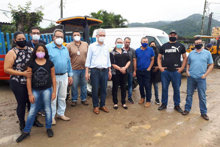 Coopera Paraná entrega equipamentos a pequenos produtores de Antonina