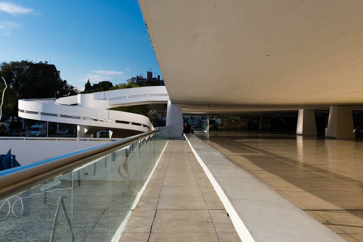 Museu Oscar Niemeyer cria novo projeto para valorização de acervo e artistas locais