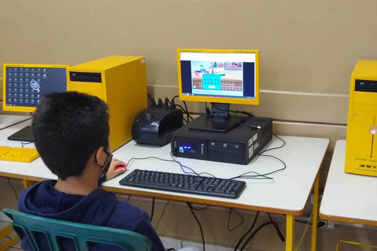 Alunos da rede estadual usam plataforma de games para estudar matemática