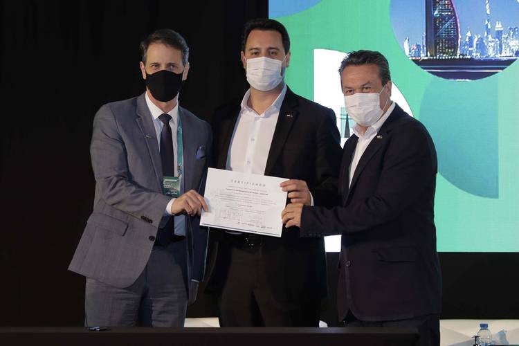 Sanepar recebe em Dubai certificado de compensação de gases de efeito estufa