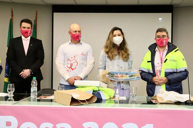Porto apresenta ações do Outubro Rosa à presidente do Conselho de Ação Solidária do Paraná