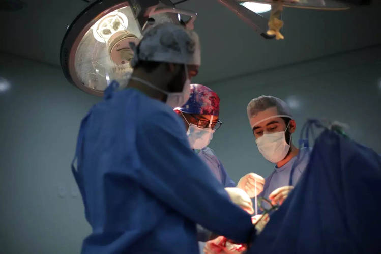 Hospital Universitário do Oeste realiza cirurgia de reconstrução de crânio com molde 3D