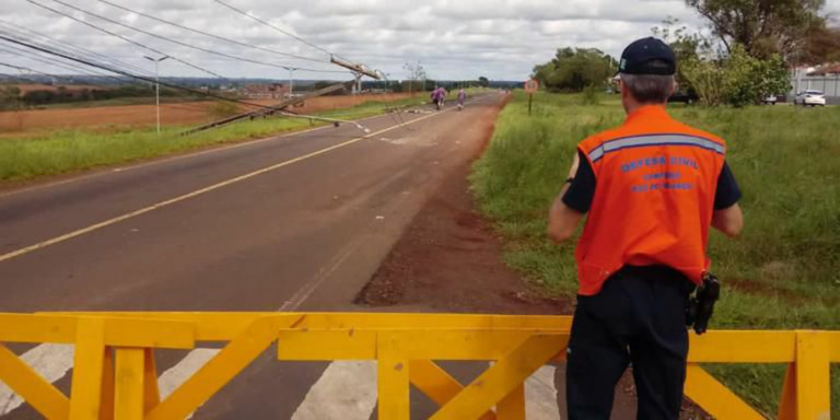 Chuva deixa mais de 250 mil pontos sem energia no Paraná
