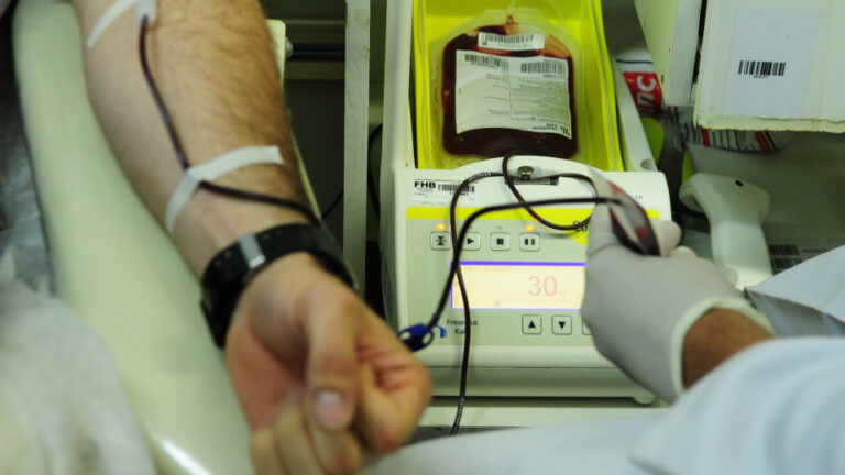 Servidores da economia participam de campanha de doação de sangue