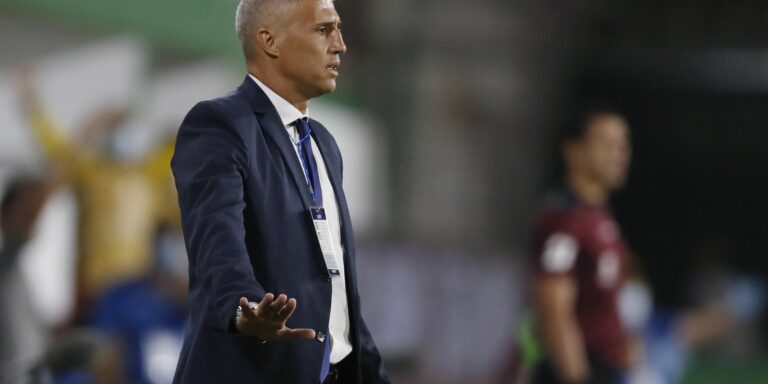 Após 8 meses, técnico Hernán Crespo não comanda mais o São Paulo