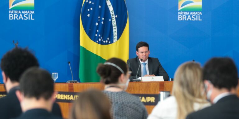 Ministro diz que Auxílio Brasil terá reajuste de 20%