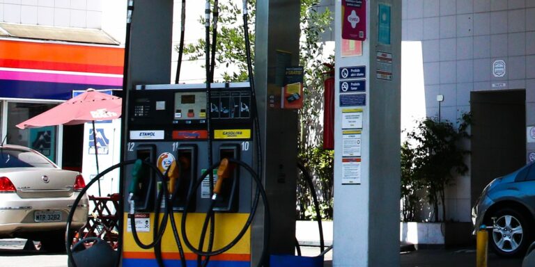 Preços de gasolina e diesel aumentam hoje nas refinarias