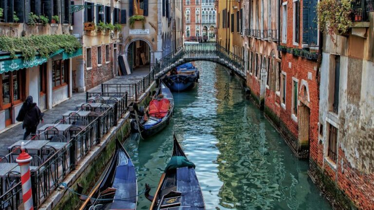 Veneza e outras cidades ao redor do mundo construídas sobre a água