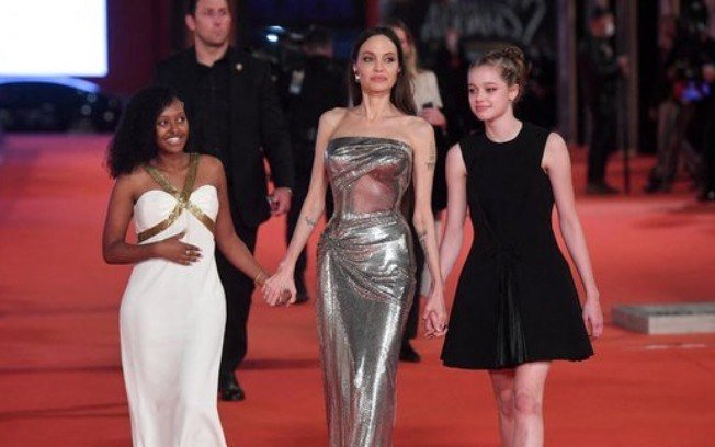 Angelina Jolie e filhas roubam a cena mais uma vez em tapete vermelho