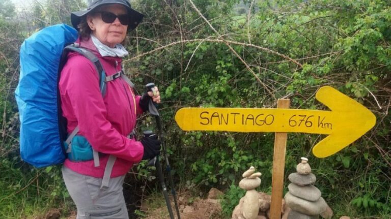 Aposentada de 68 anos já caminhou mais de 32 mil km pelo mundo