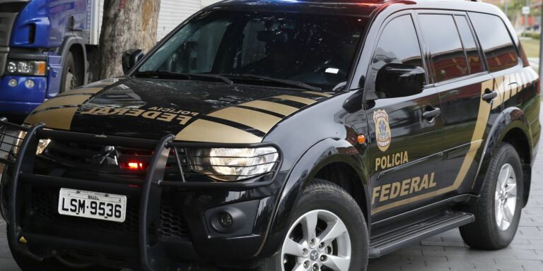 PF cumpre ordens de busca em investigação de assalto em Araçatuba