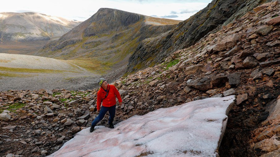 Iain Cameron encontrou apenas um pequeno trecho com o gelo na montanha inteira
