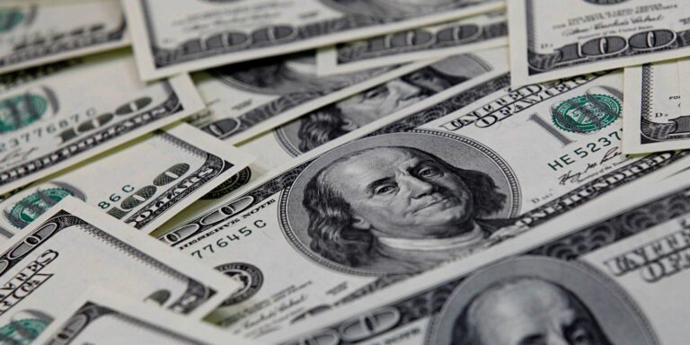 Dólar volta a superar R$ 5,50 com dados econômicos nos EUA