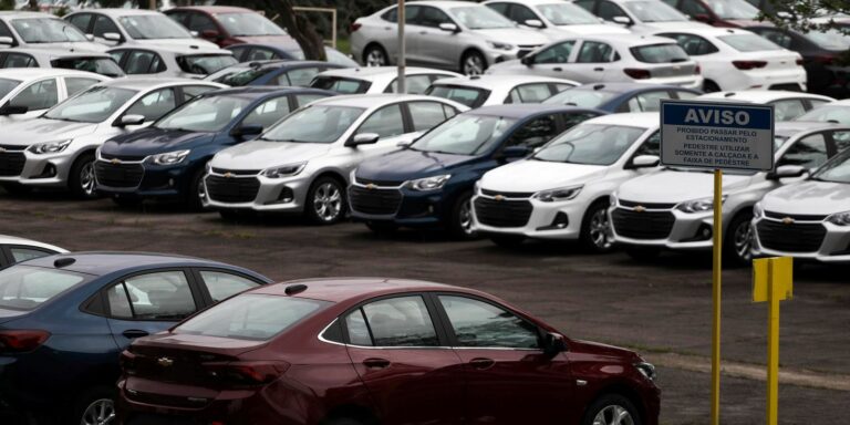 Venda de veículos novos cai 17% em outubro, informa Fenabrave
