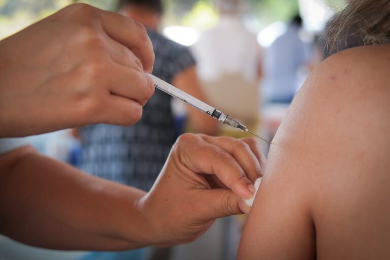 92,2% dos óbitos de covid-19 no DF foram de pessoas não imunizadas