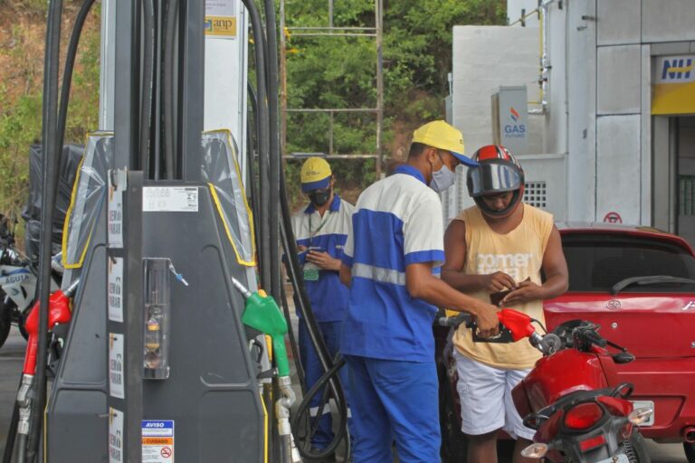 Bahia oficializa congelamento de valores de referência para ICMS dos combustíveis