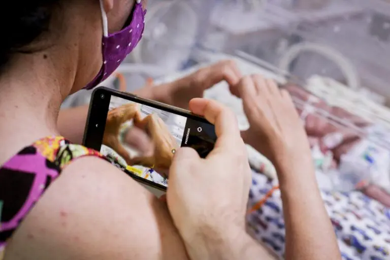 Bebês prematuros participam de ensaio fotográfico no HRC