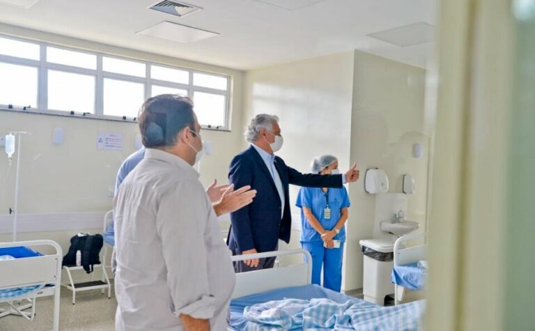 Em Anápolis, Caiado vistoria Agência Empresarial dos Correios e anuncia parceria com Hospital Municipal