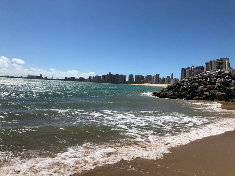 Feriado em Fortaleza conta com 21 praias próprias para banho, segundo balneabilidade da Semace