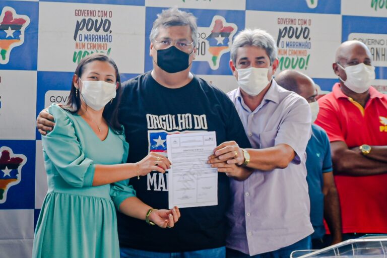 Flávio Dino realiza entregas no aniversário do município de Bacurituba